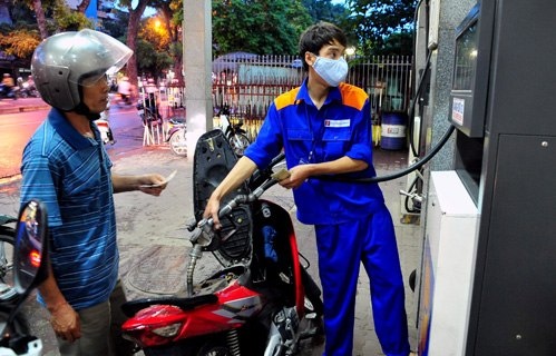 Gia dau bat ngo giam trong dem, xang giu nguyen hinh anh