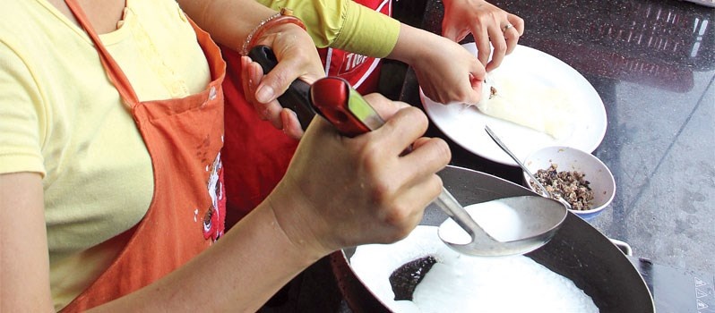 'Chien tranh' bot lam banh o Sai Gon hinh anh