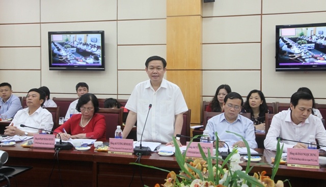 Ban Kinh te Trung uong lam viec voi Bo Tai chinh, VTV hinh anh