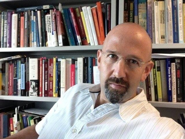 Giao su Jonathan London tra loi ve co hoi cua TPP voi Viet Nam hinh anh