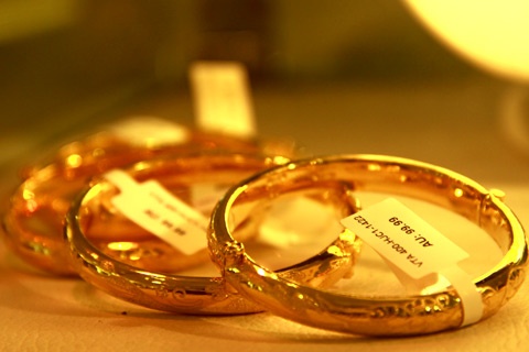 Phien dau nam, gia ban vang giam 300.000 dong hinh anh