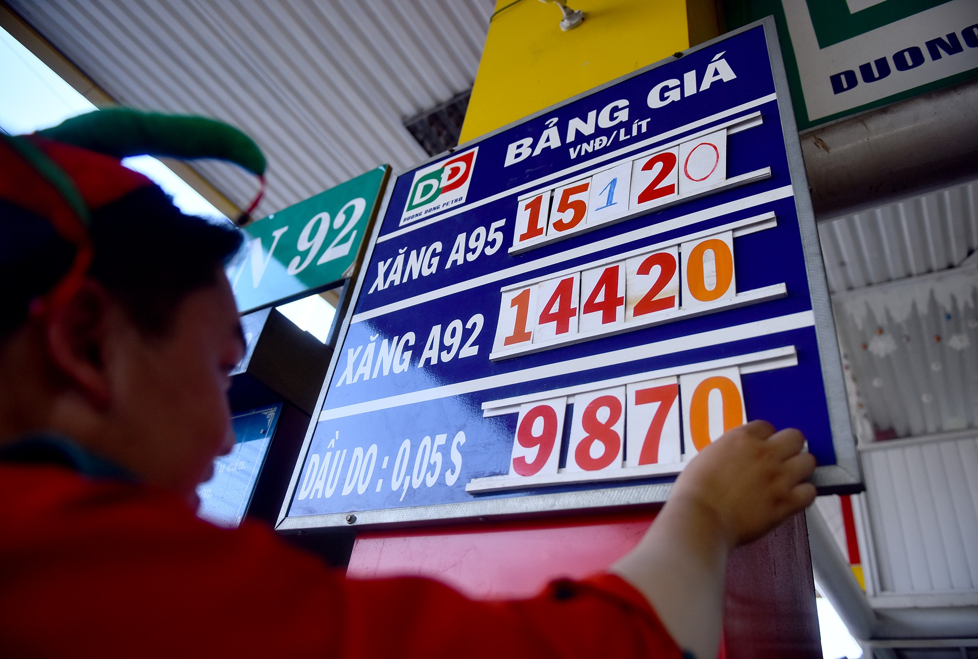 Gia xang tang them 670 dong moi lit hinh anh