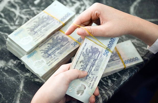 Thao tung cho cong ty san sau, sep ngan hang se bi cam hanh nghe hinh anh