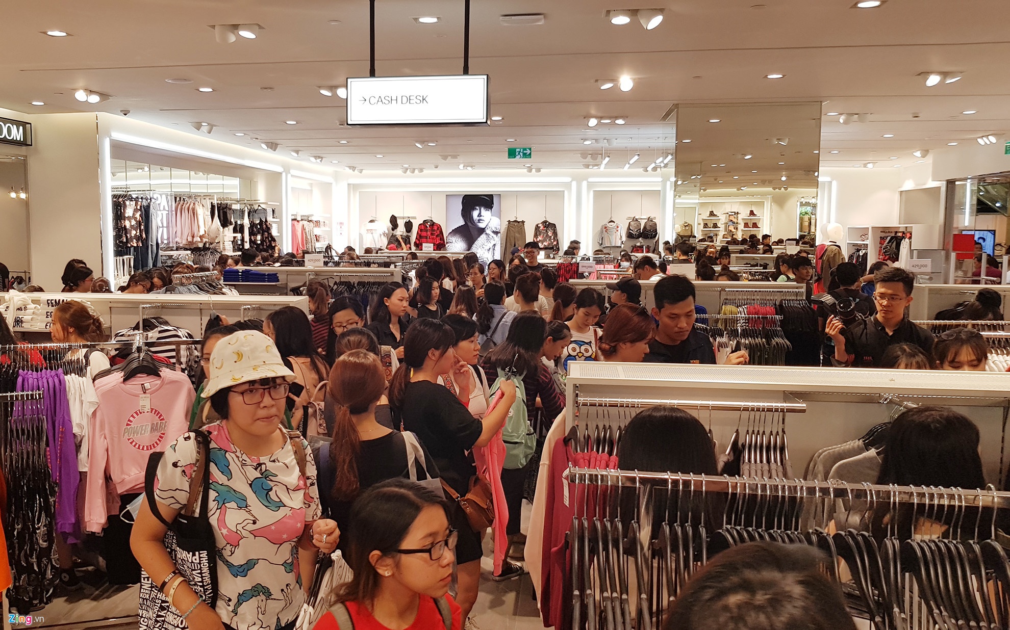 hm vào việt nam, hm khai trương ảnh 1 hm vao viet nam, hm khai truong anh 1