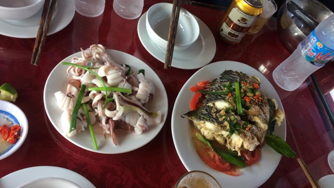 chat chem o ha long,  bua com 9 trieu anh 2