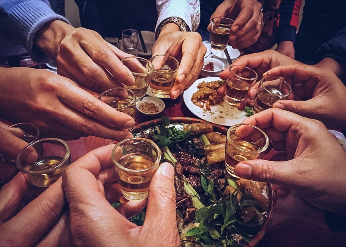 Forbes: Nguoi Viet tieu thu ruou bia tang nhanh nhat the gioi hinh anh