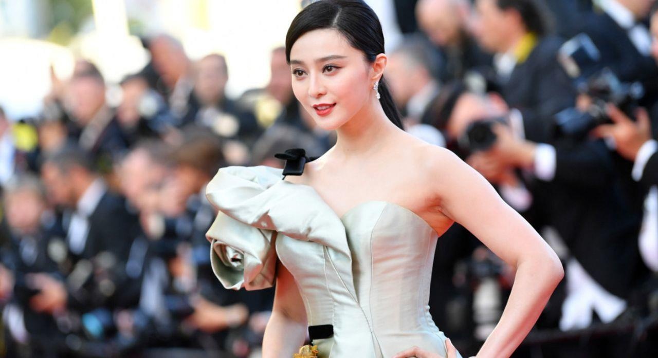 be boi tron thue cua sao the gioi anh 1