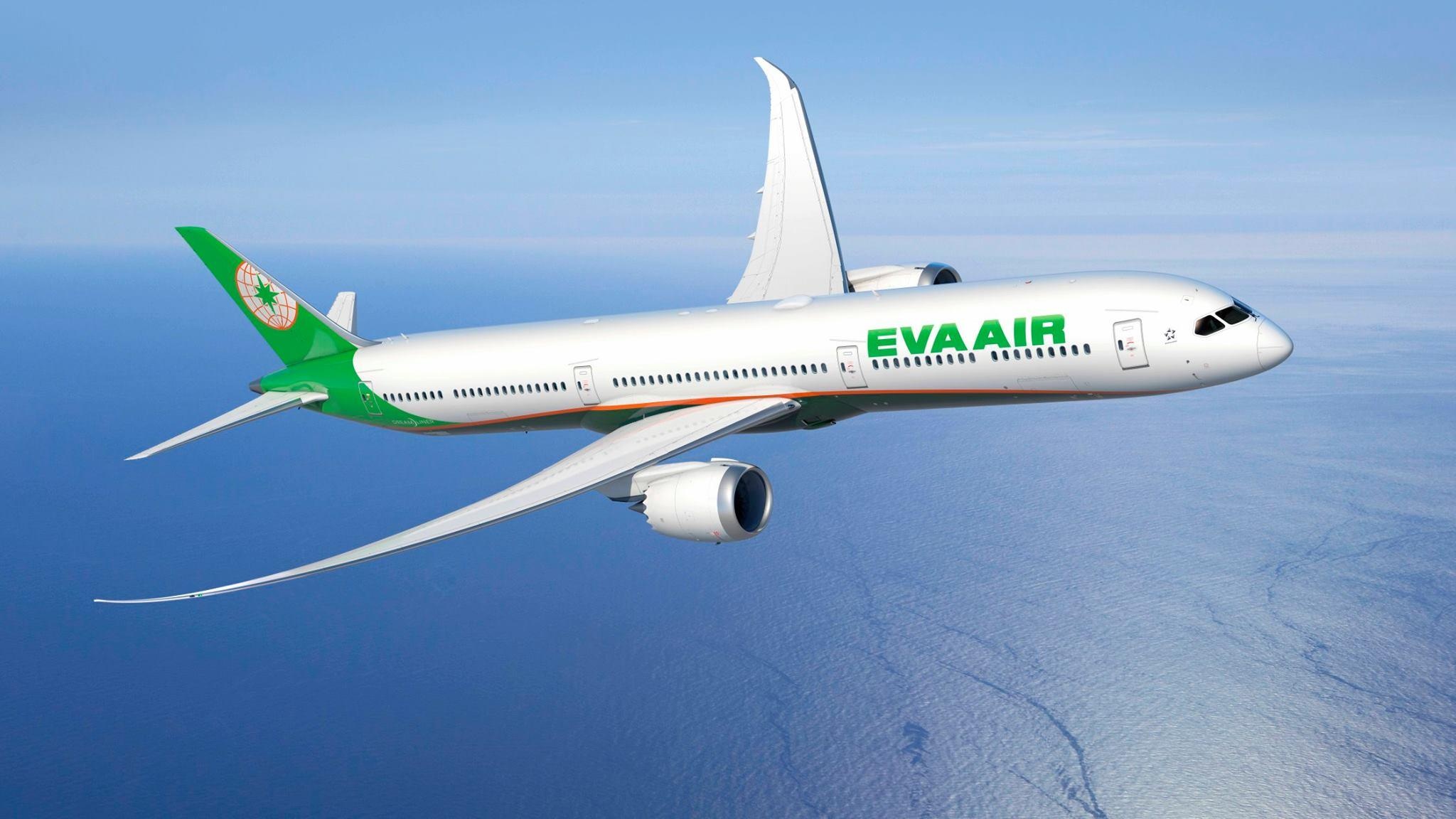 Tiep vien Eva Air dinh cong, 15 chuyen bay tu Tan Son Nhat huy hinh anh