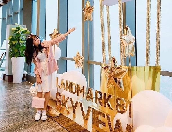 Landmark 81 ‘dai ha gia’ ve tham quan, khach van thay dat hinh anh