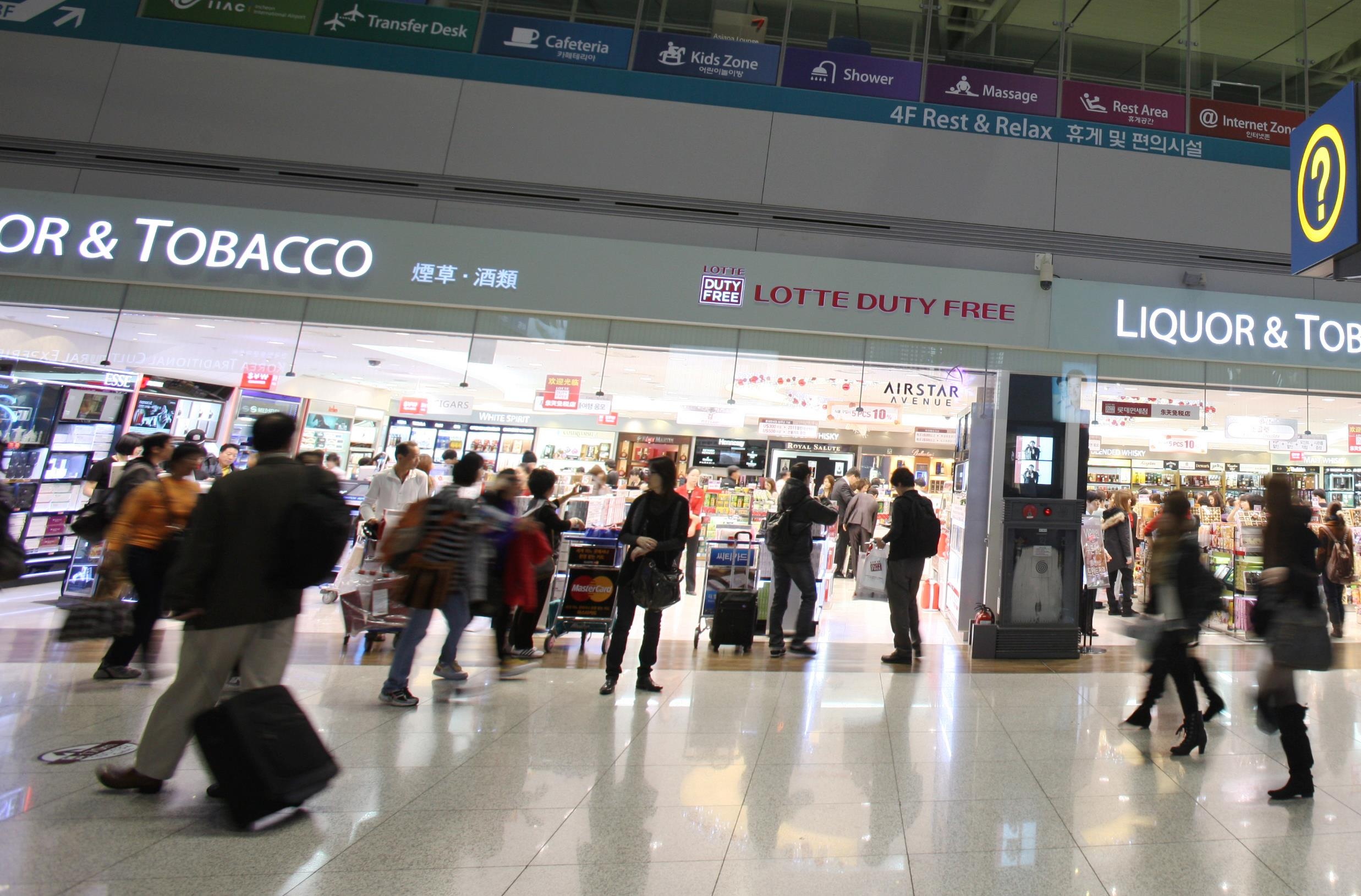 mua sam hang mien thue san bay anh 4