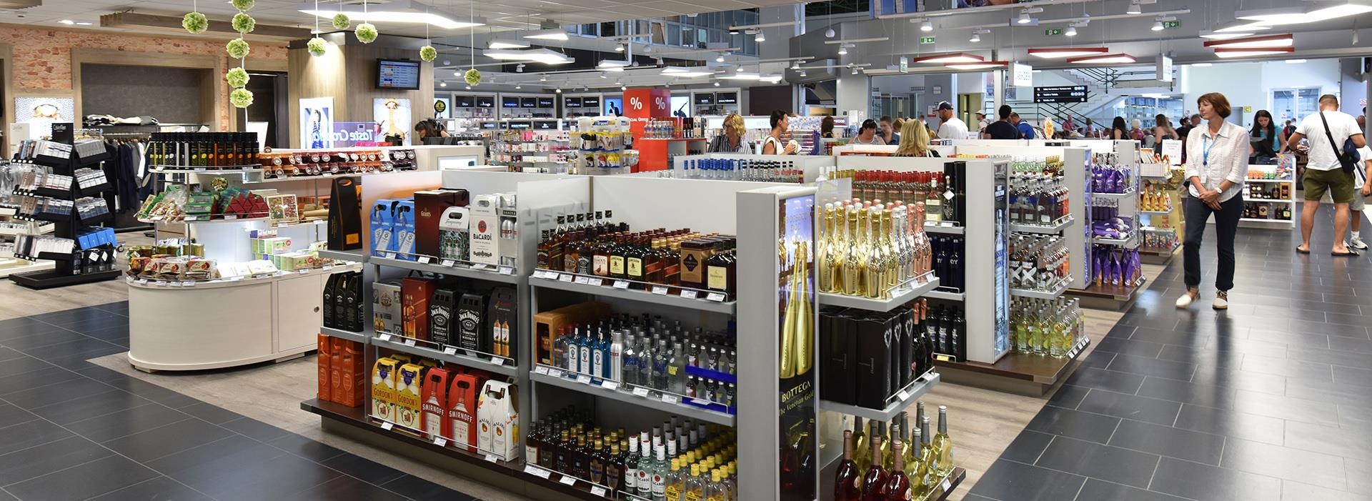 mua sam hang mien thue san bay anh 9