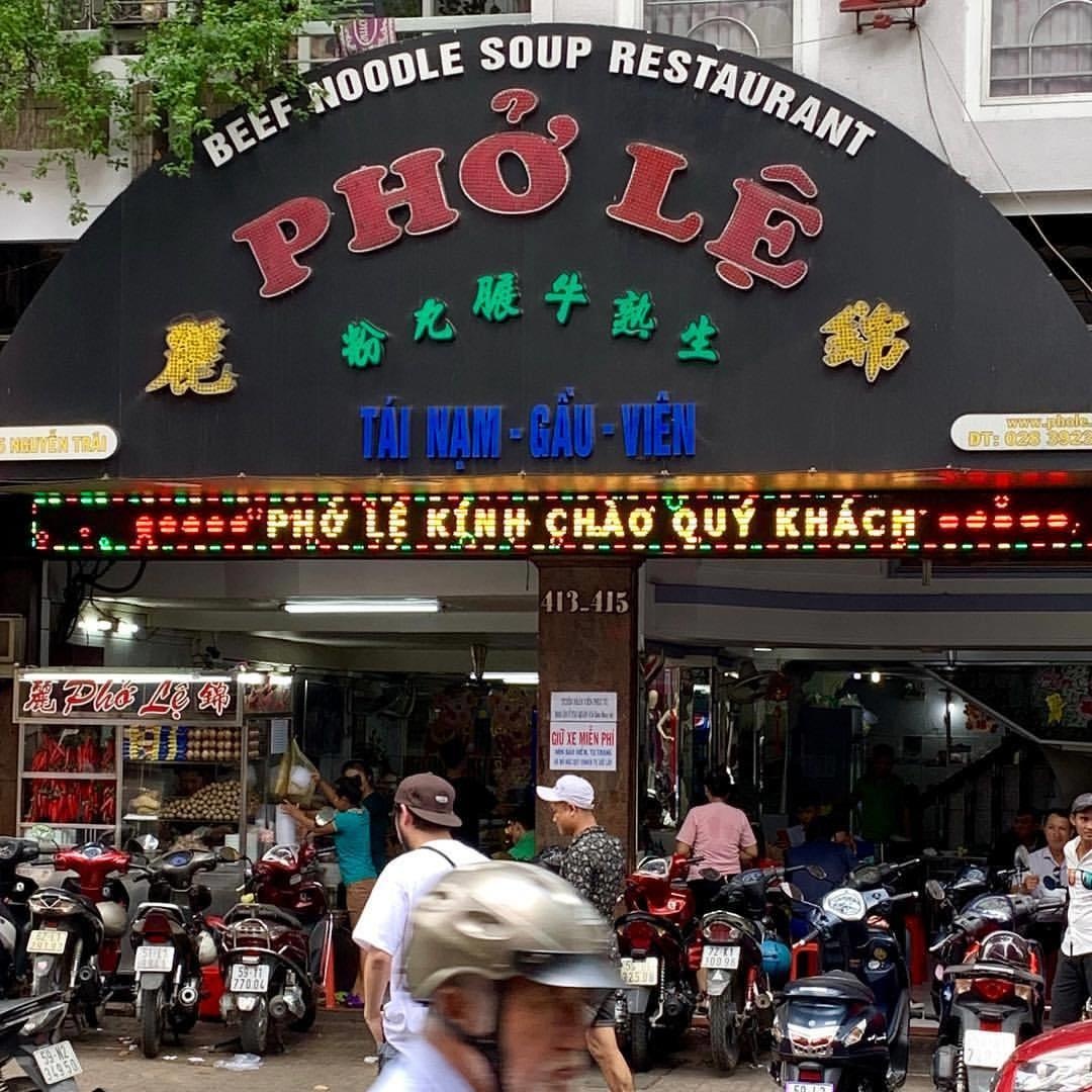 phở Hòa Pasteur bị ném sơn ảnh 1 pho Hoa Pasteur bi nem son anh 1