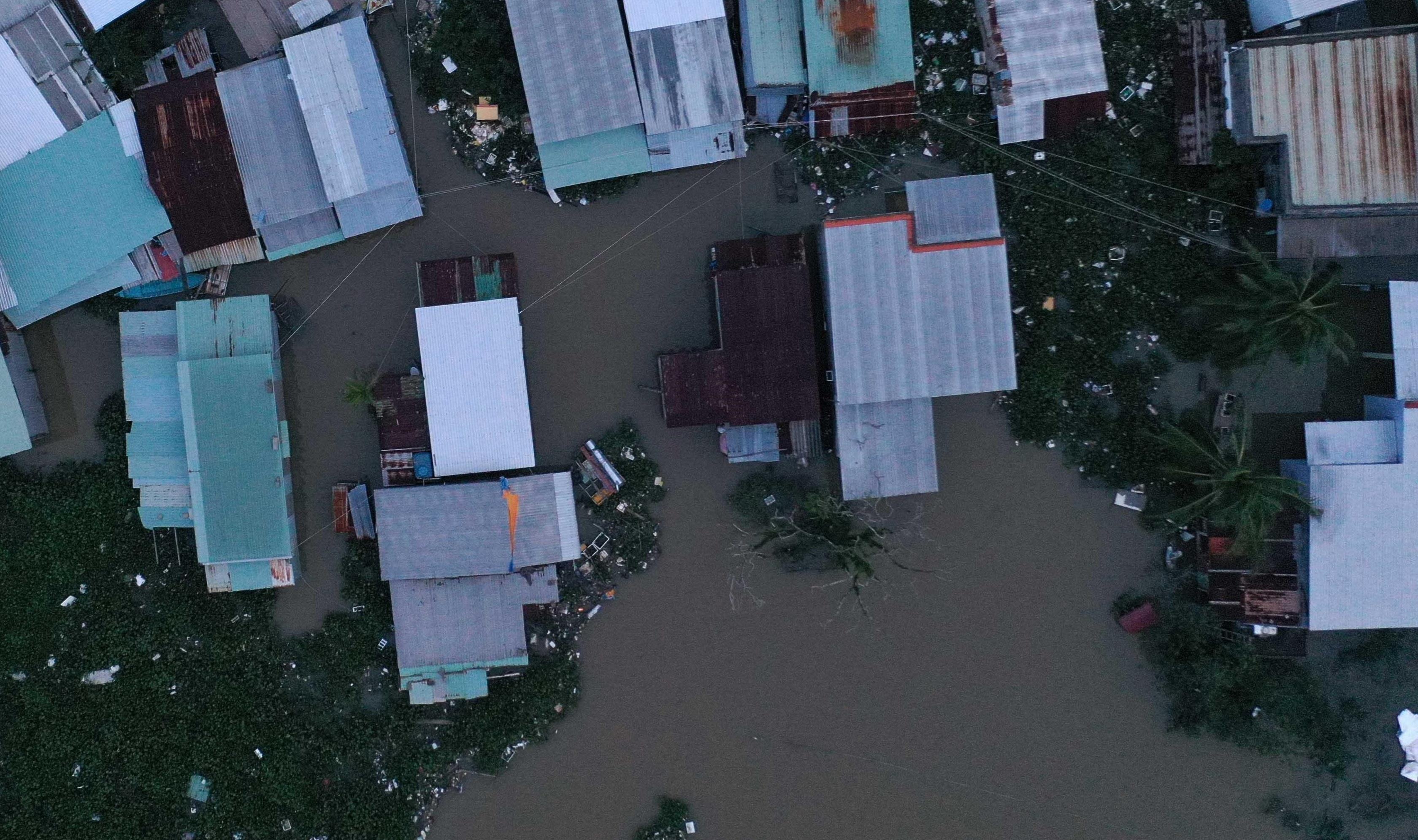 quan xa o Phu Quoc hoat dong tro lai sau dot mua lich su anh 1