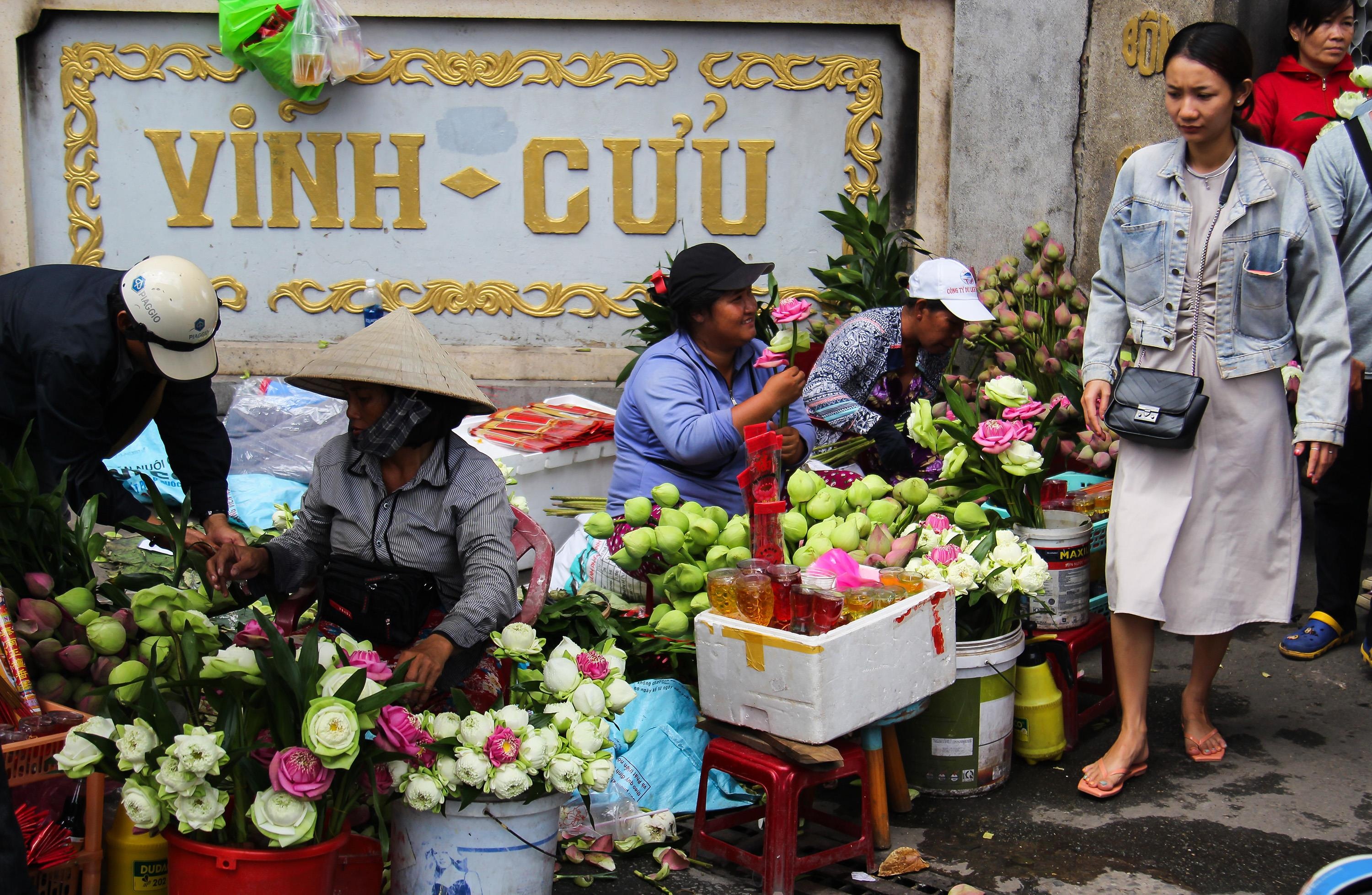 thương mại hóa lễ vu lan ảnh 2 thuong mai hoa le vu lan anh 2