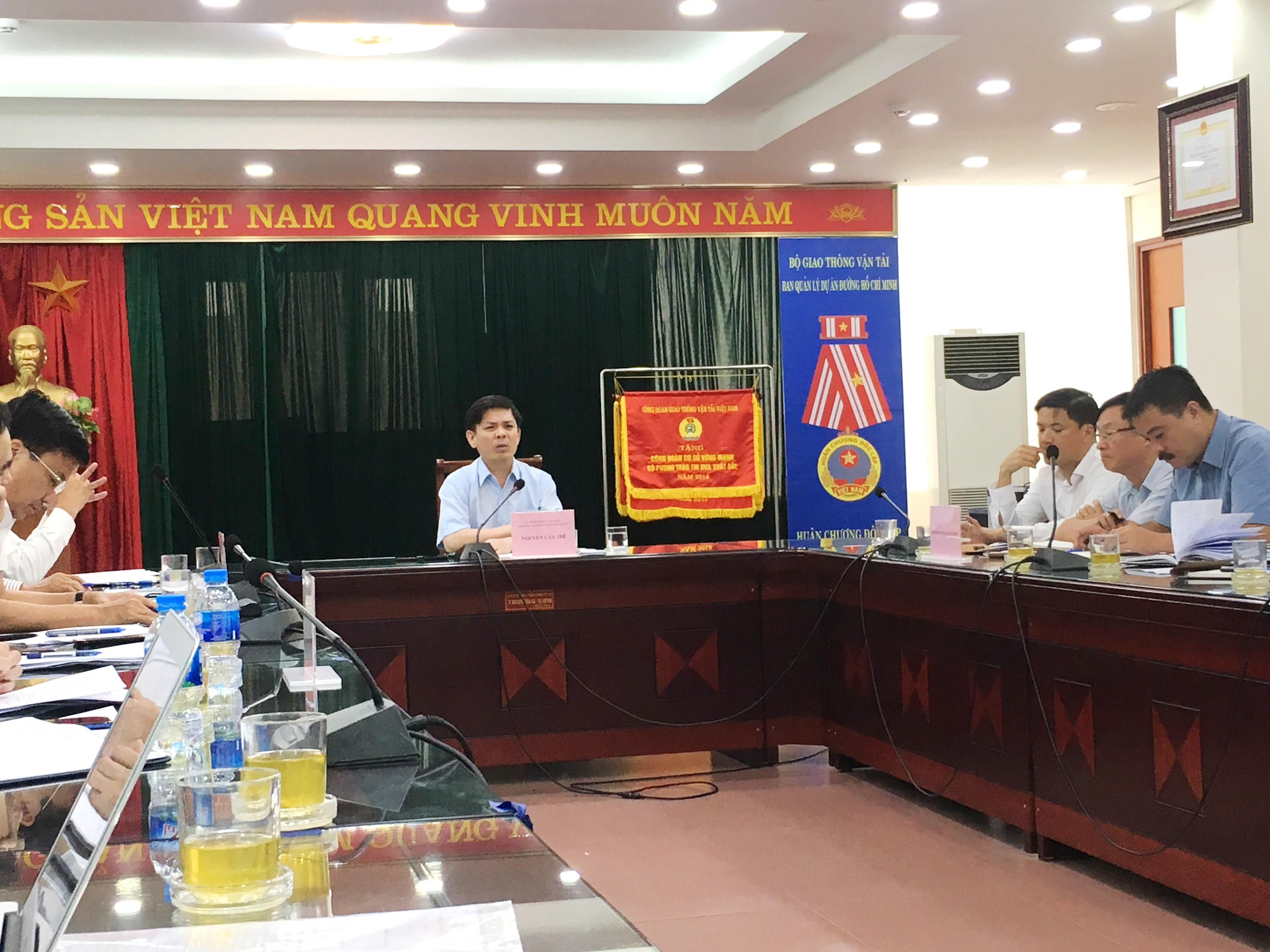 Chan ngay nha thau yeu vao cao toc Bac - Nam anh 1