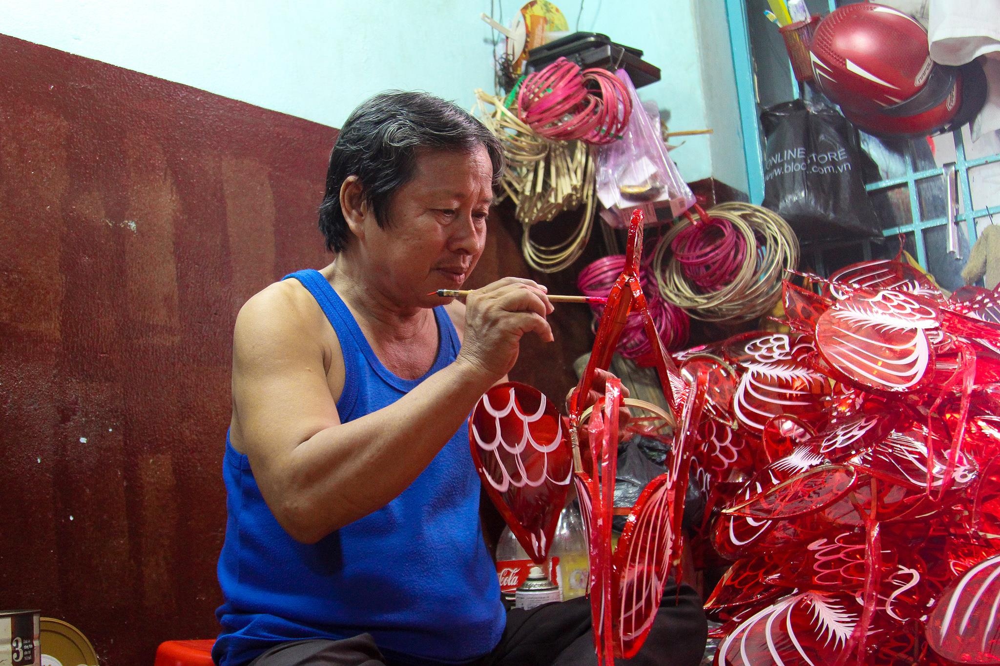 Con ai lam long den truyen thong o lang nghe Phu Binh? hinh anh