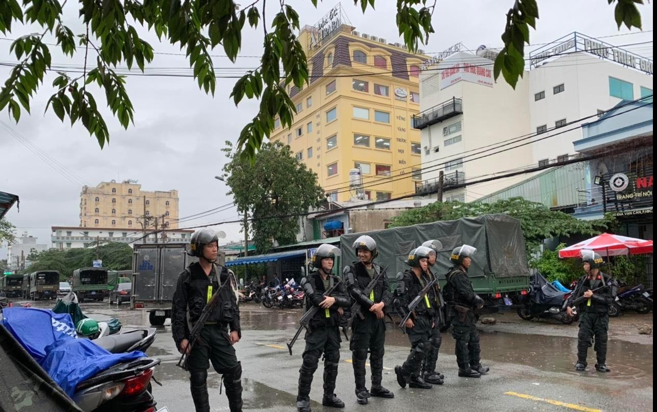 Sep Alibaba bi bat, Dong Nai day nhanh thao do van phong trai phep hinh anh