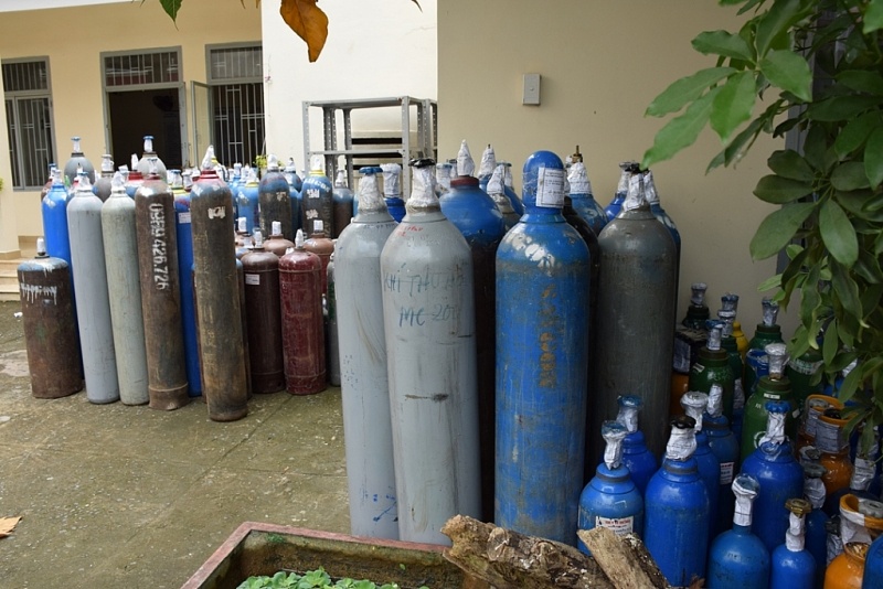 Thu giu hang tram binh khi cuoi khong chung tu o TP.HCM hinh anh