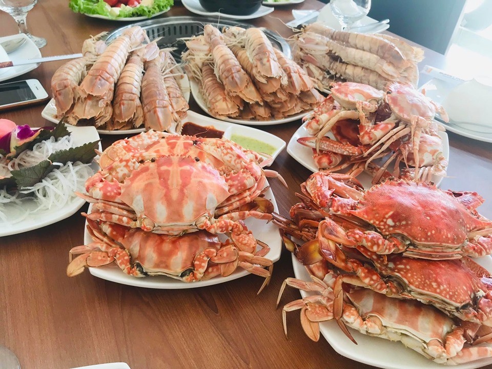 An buffet hai san, thu tui nylon mang ve chuc con ghe, 1,5 kg be be hinh anh