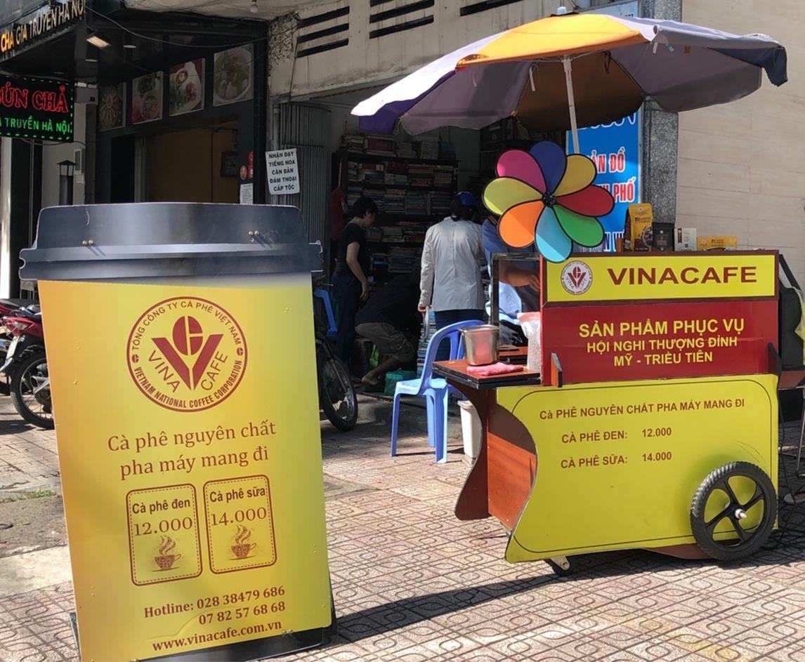 Highlands, Trung Nguyen va Vinacafe dua nhau dung xe day ban ca phe hinh anh