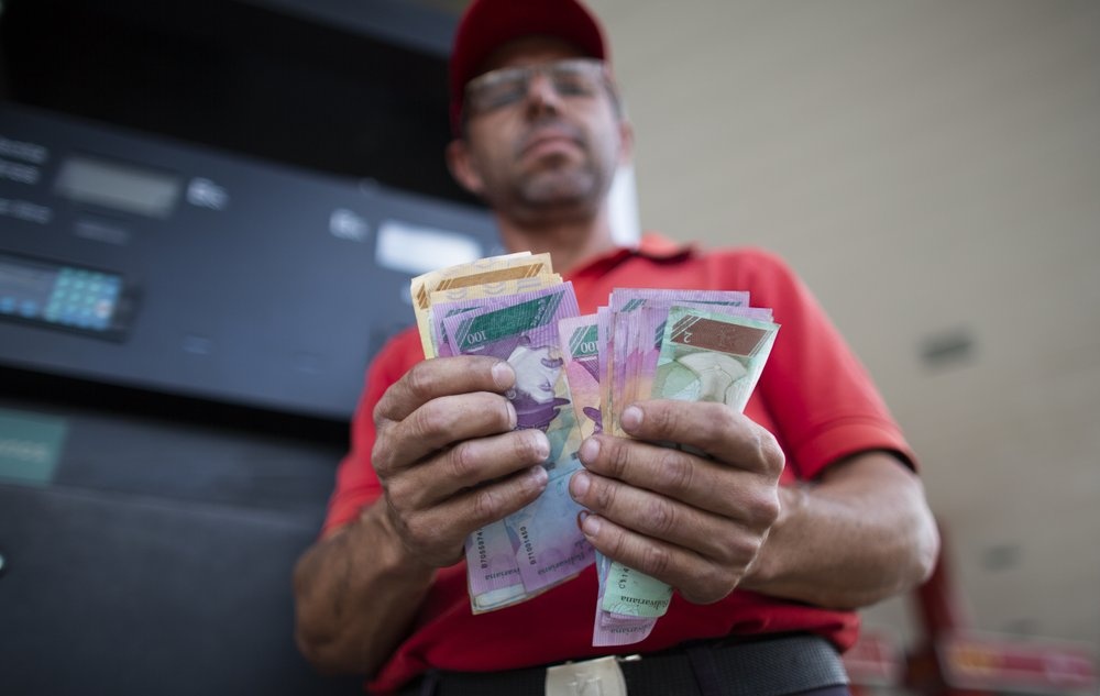 nguoi dan Venezuela dung keo va thuoc la de mua xang anh 5