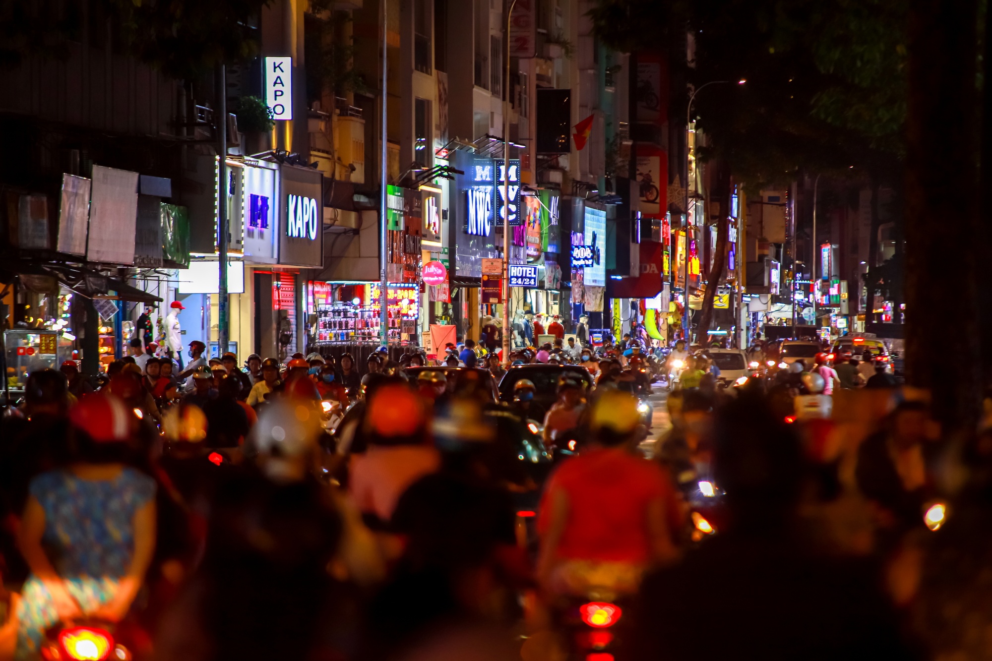 pho thoi trang Nguyen Trai anh 13