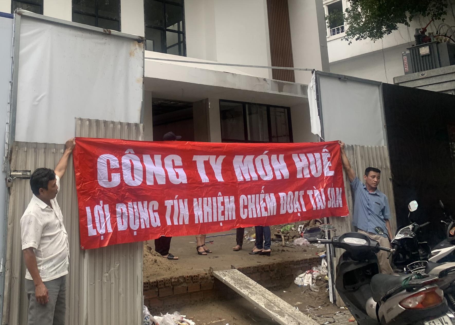 Nha cung cap cang bang ron truoc nha hang moi cua ong chu Mon Hue hinh anh