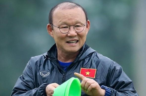 Vingroup va Hung Thinh ho tro tra luong cho HLV Park Hang-seo hinh anh