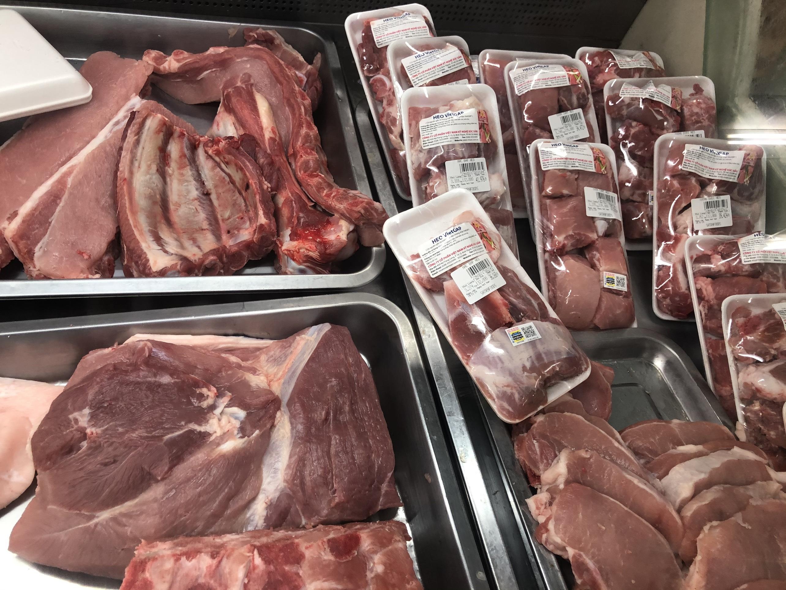 Cham moc 200.000 dong/kg, gia thit lon se dat hon thit bo? hinh anh