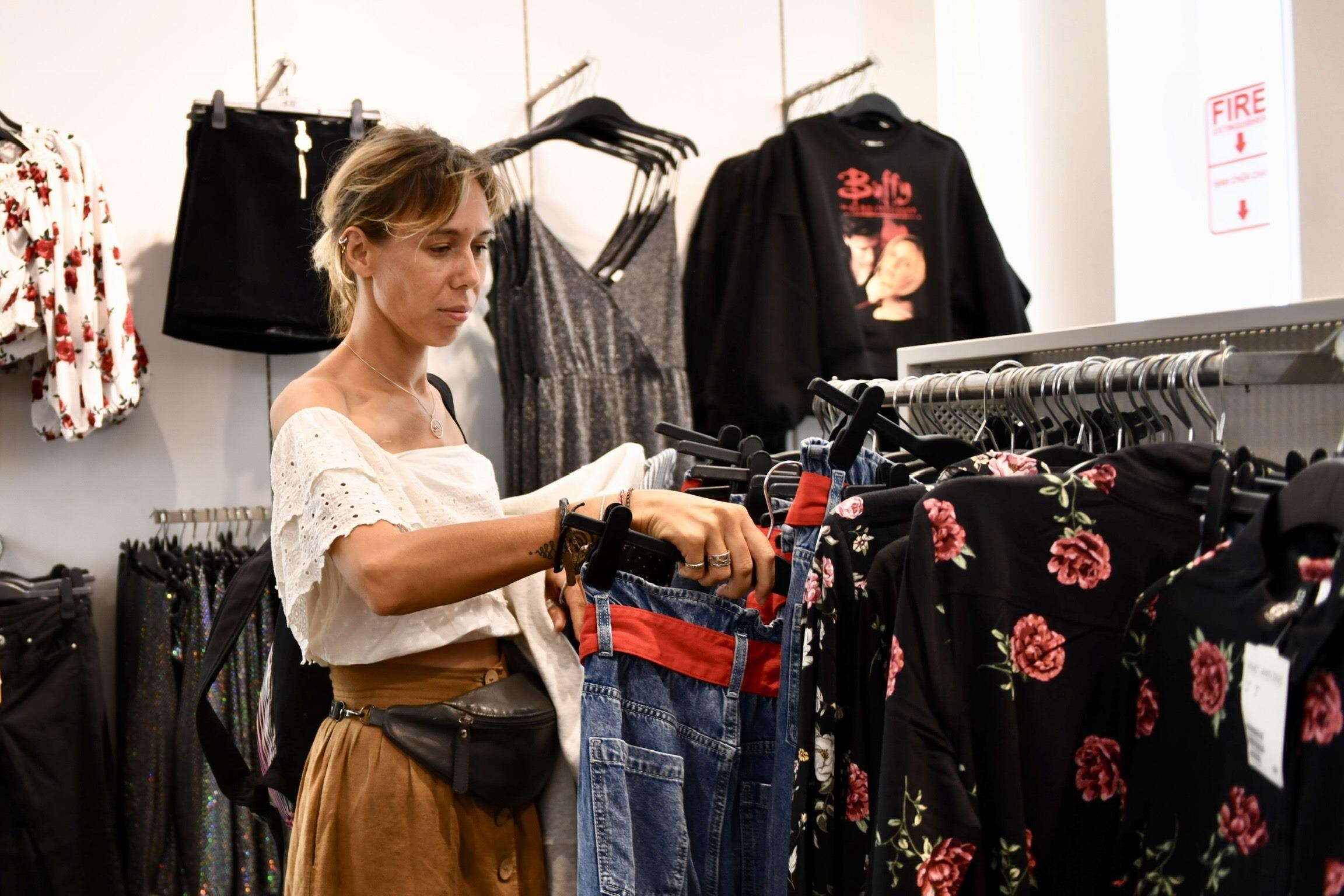 Khach Tay: 'Black Friday o Viet Nam qua binh yen' hinh anh