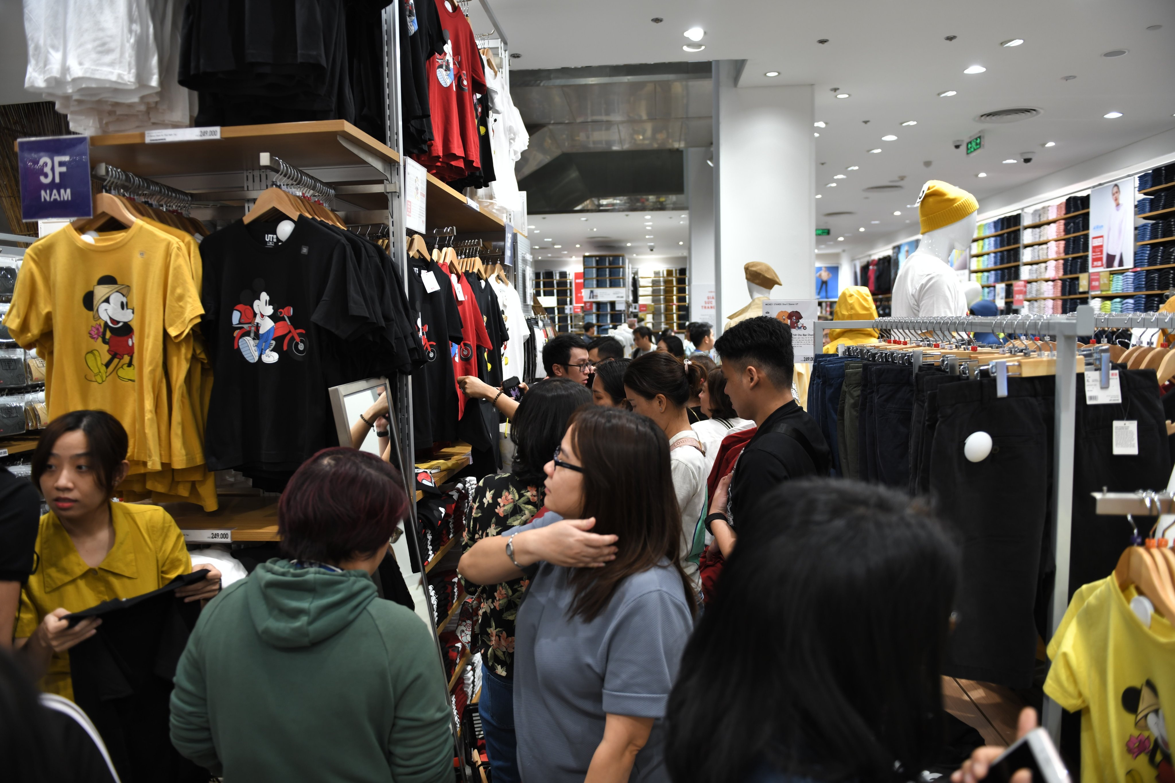 Uniqlo Đồng Khởi ảnh 1 Uniqlo Dong Khoi anh 1