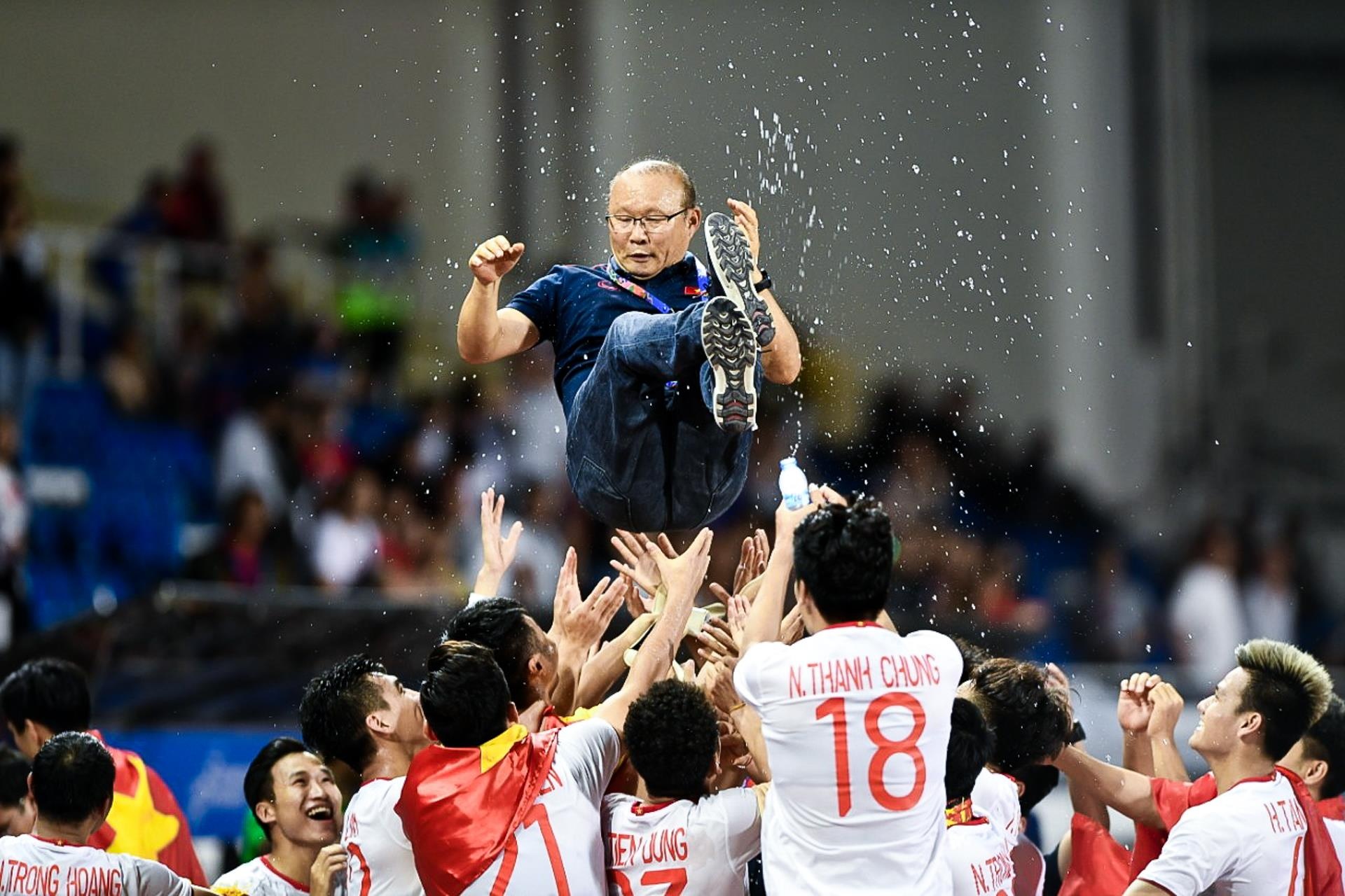 Doanh nghiep thuong tien nhan vien vi U22 vo dich SEA Games hinh anh