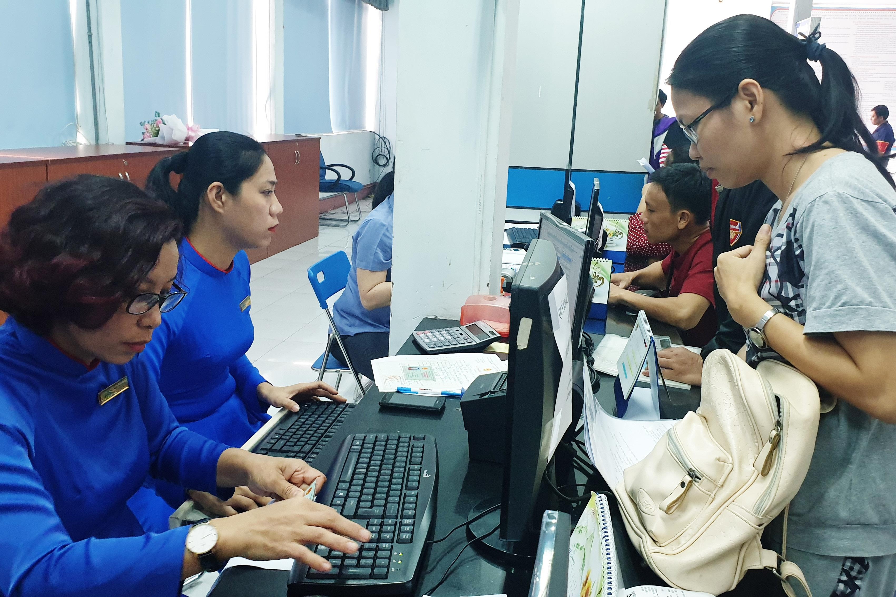 khuyen mai 50% ve tau cuoi nam anh 1