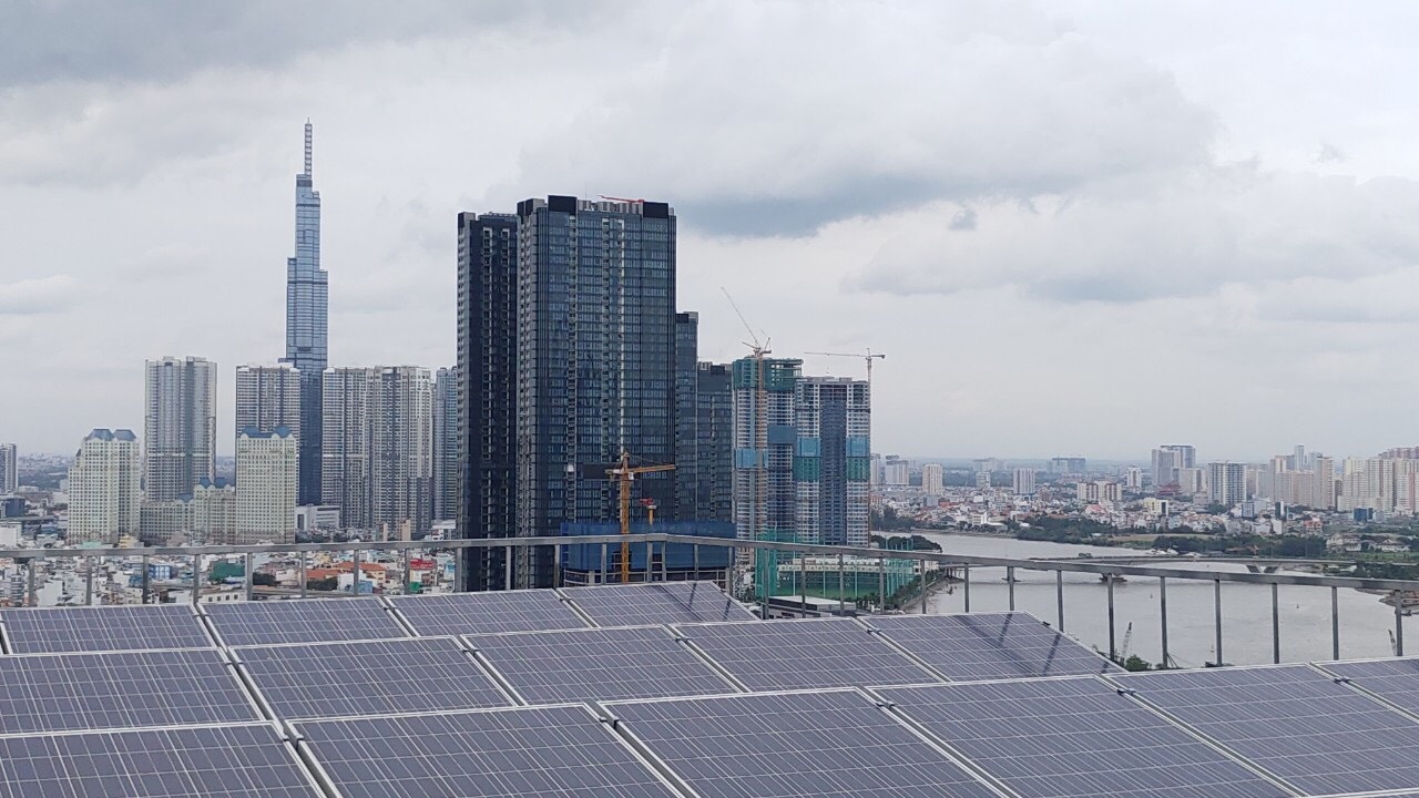 Gia mua dien mat troi ap mai la 1.943 dong/kWh hinh anh