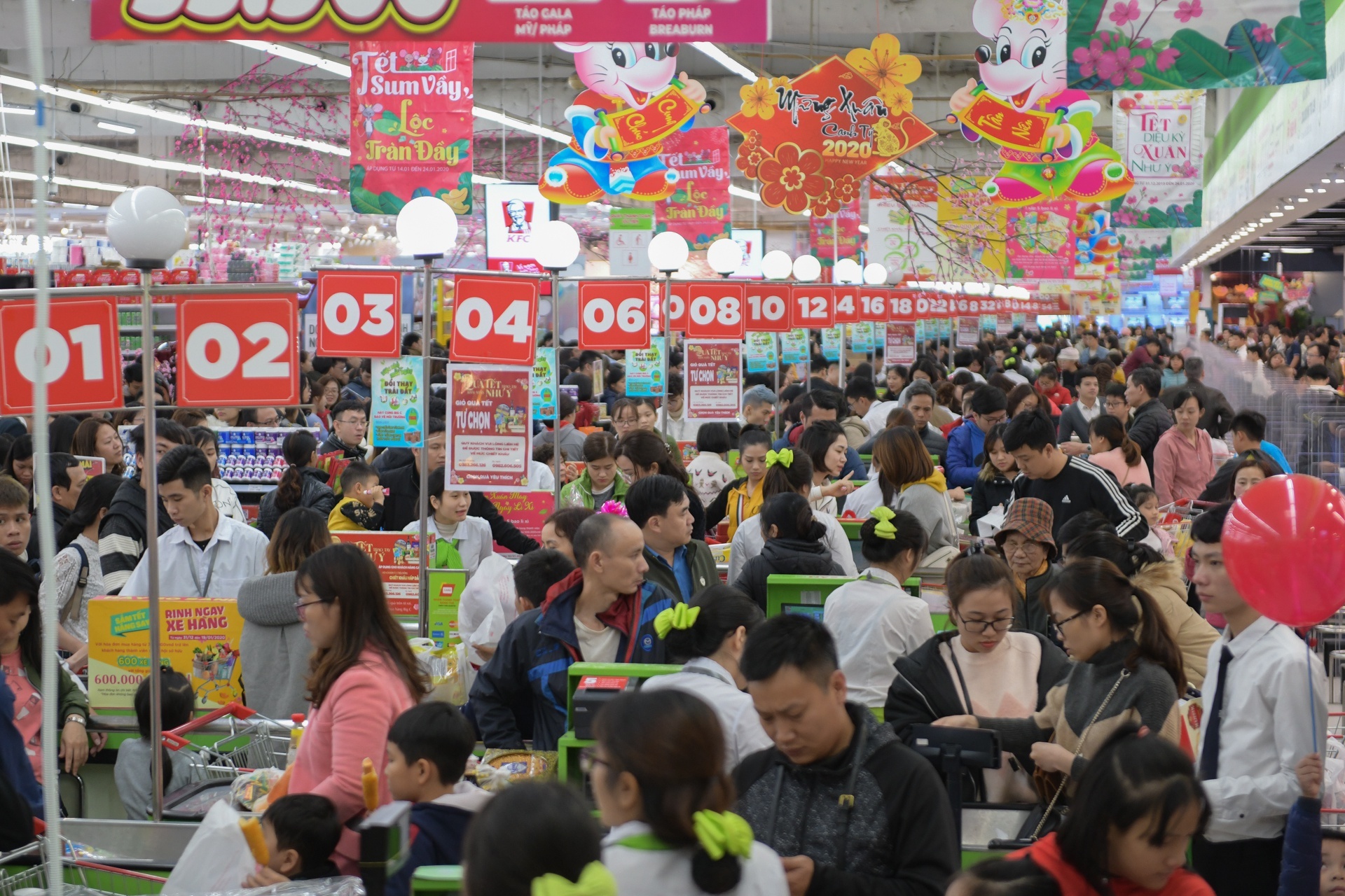 so gia tren san TMDT thay vi xep hang o sieu thi anh 1