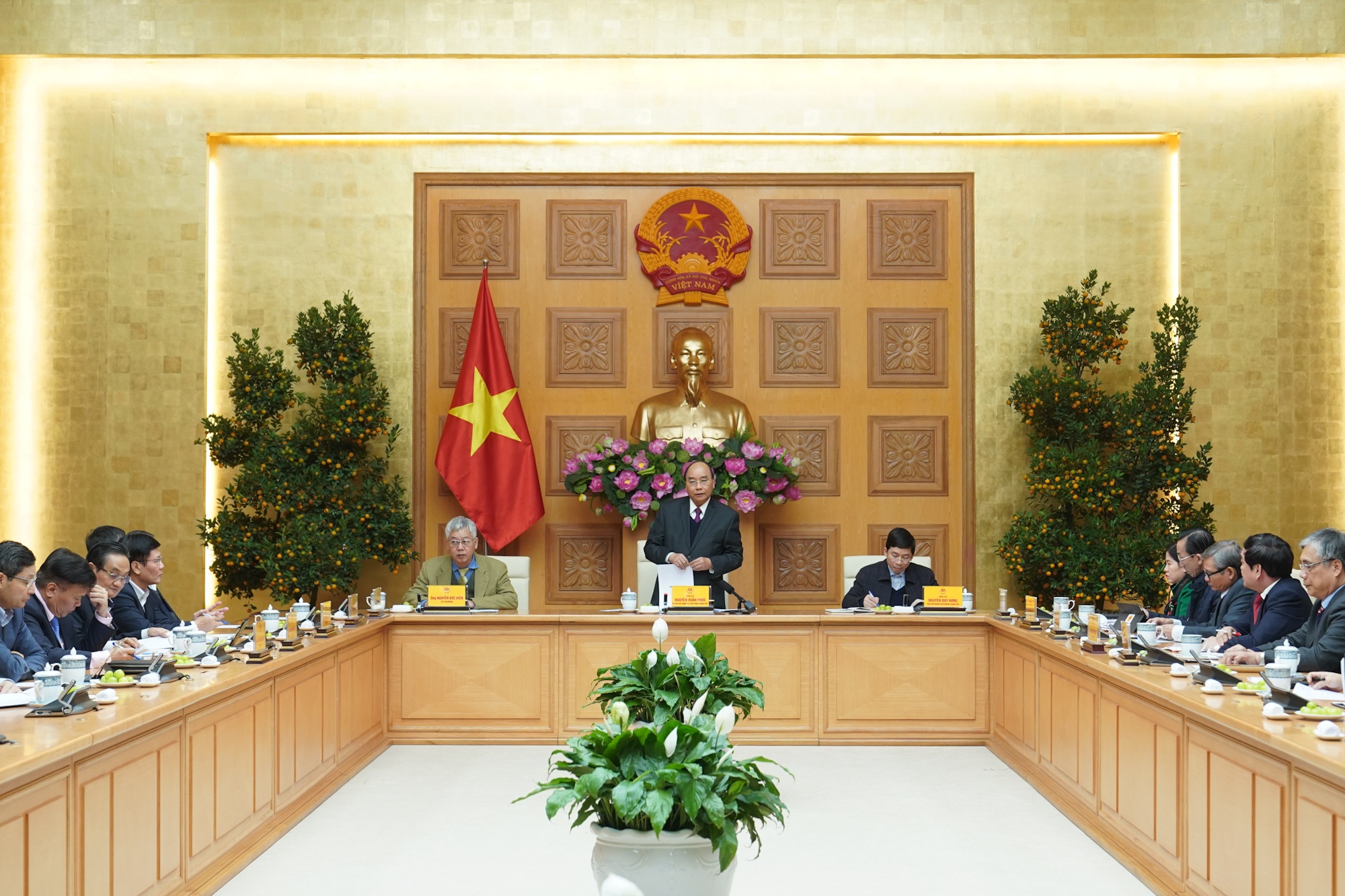 Thu tuong lam viec voi To tu van kinh te anh 1