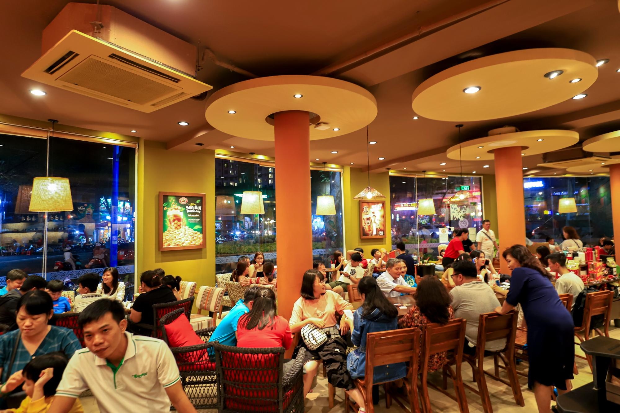 quan nhau kin khach anh 8