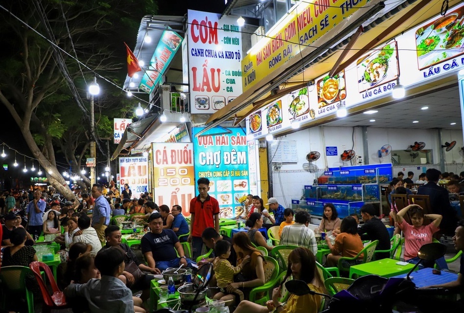 Nguoi dan do ve Vung Tau, quan nhau kin khach den nua dem hinh anh