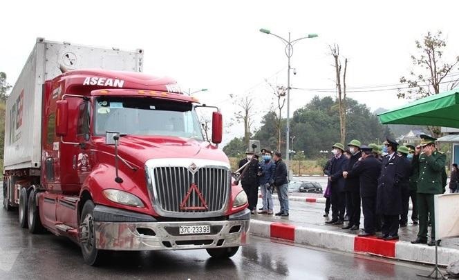 Bo Cong Thuong khuyen cao cac tinh han che dua hang len bien gioi hinh anh