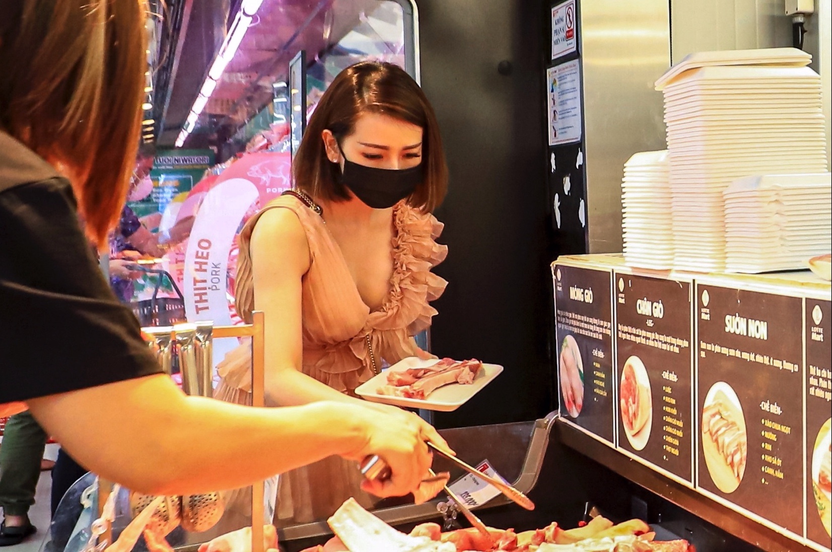 Nha hang Han o TP.HCM giam 40% doanh so vi Covid-19 hinh anh