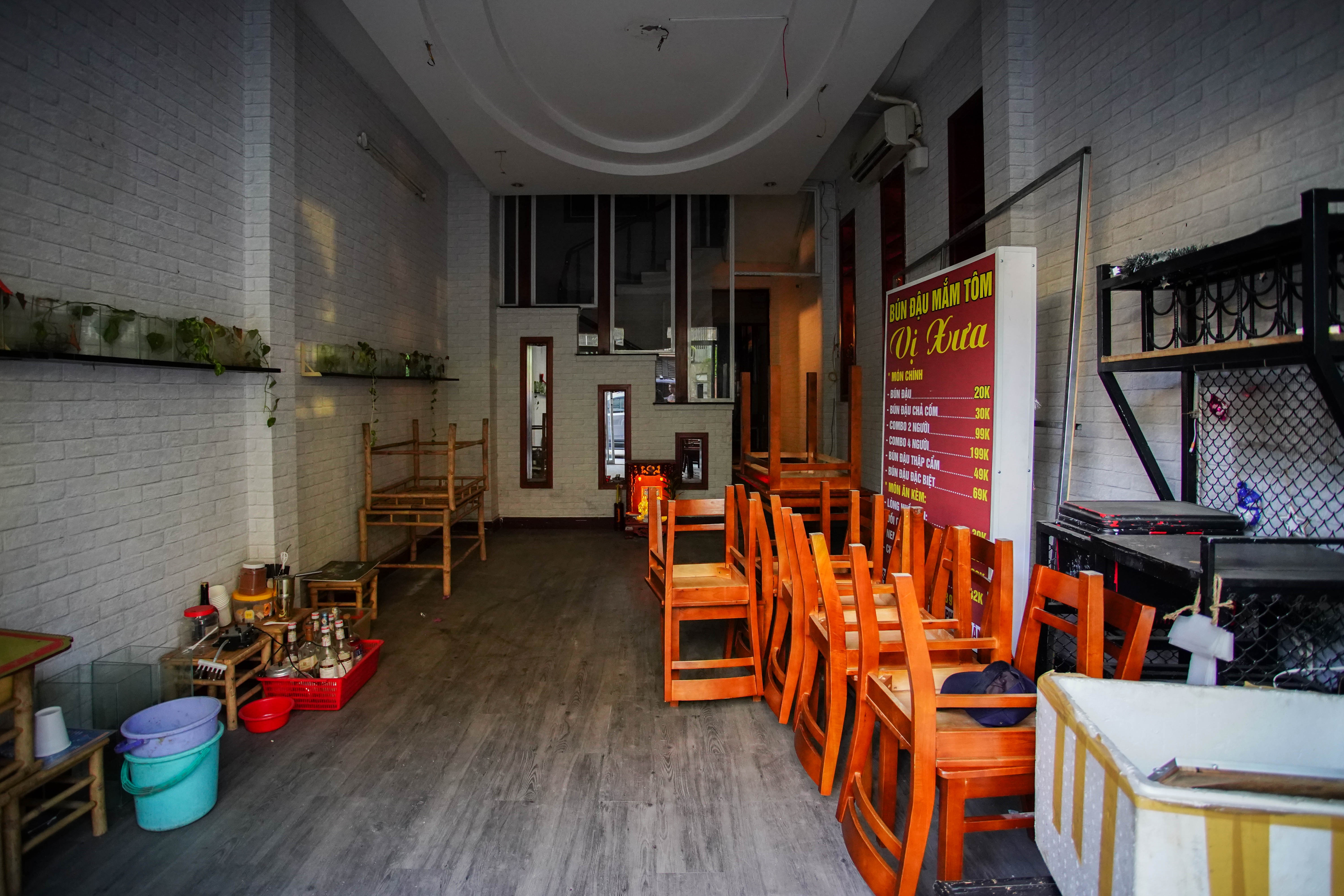 Hang quan dong cua dong loat tren duong Phan Xich Long anh 4