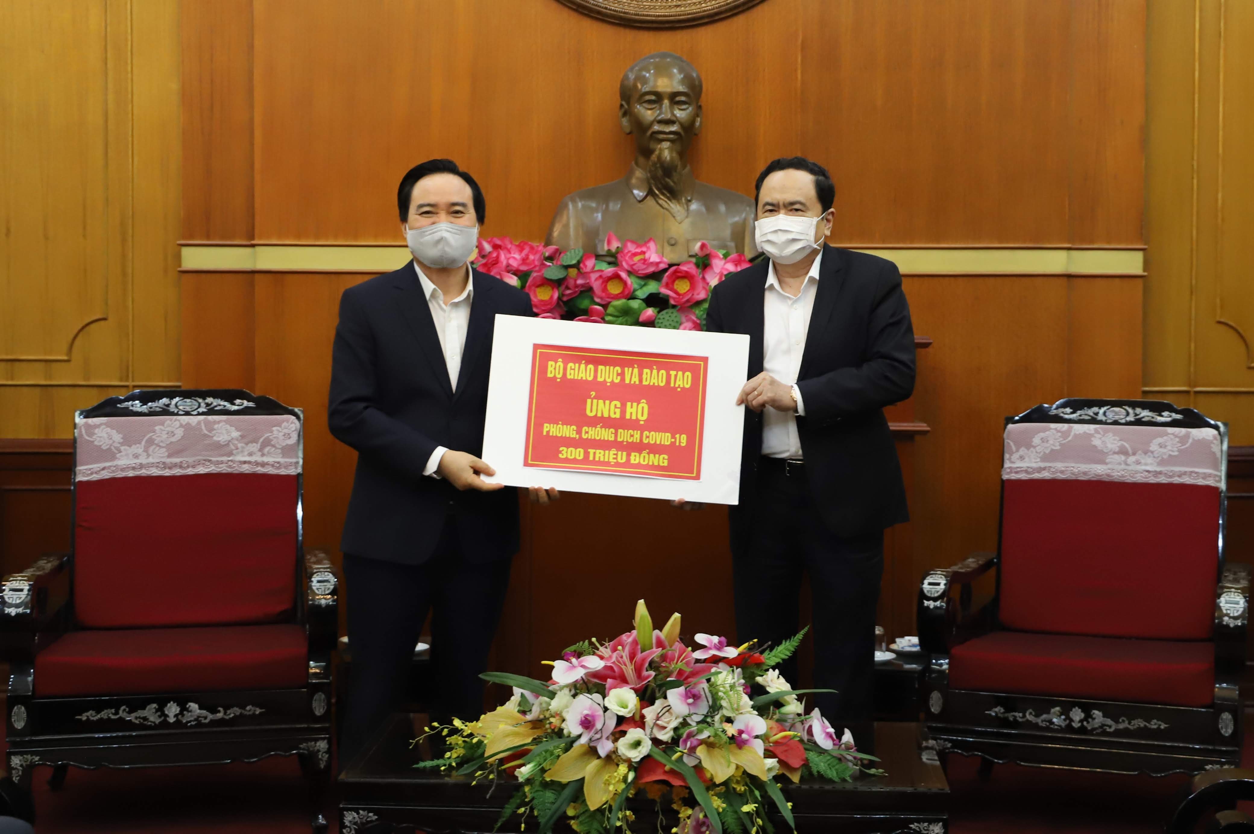 Bo GD&DT, Thong tan xa ung ho hang tram trieu chong Covid-19 hinh anh