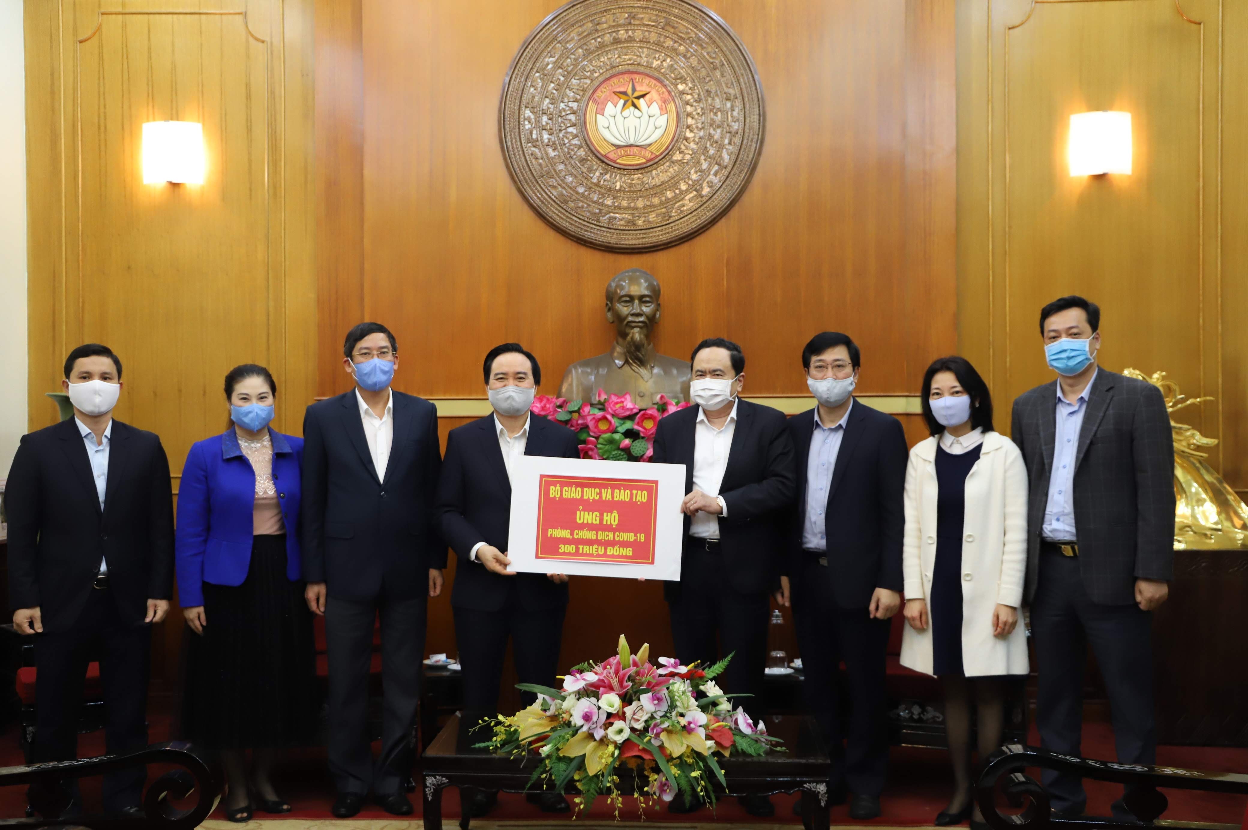 Bo Giao duc va Dao tao ung ho chong Covid-19 anh 1