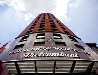 FWD mua lai cong ty bao hiem nhan tho Vietcombank-Cardif hinh anh