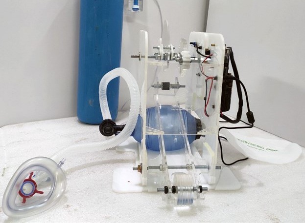 Truong dai hoc, cao dang tham gia san xuat thiet bi chong Covid-19 hinh anh