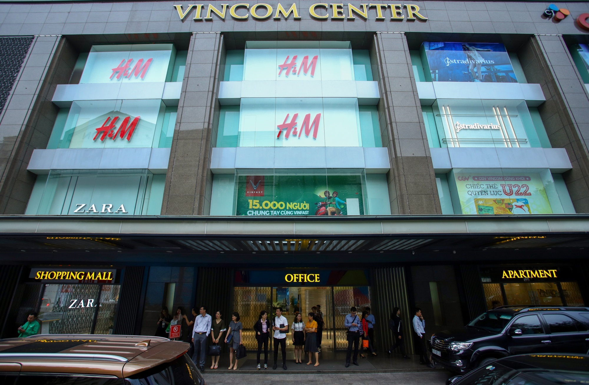 Cac trung tam thuong mai san sang mo cua tro lai hinh anh