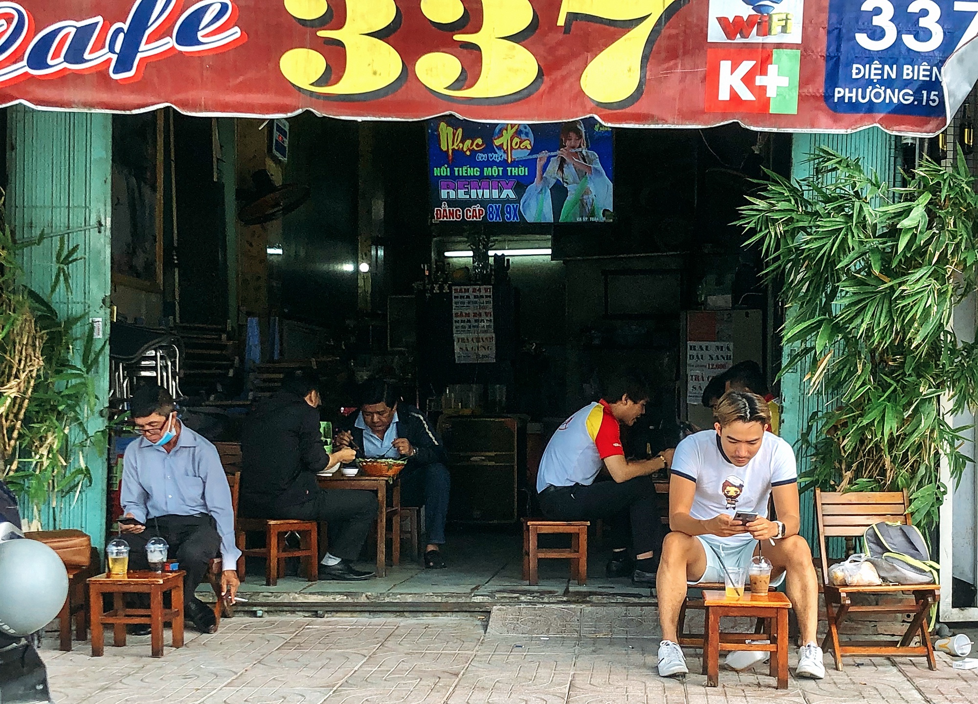 Nhung hang quan nao o TP.HCM duoc mo cua tro lai? anh 1