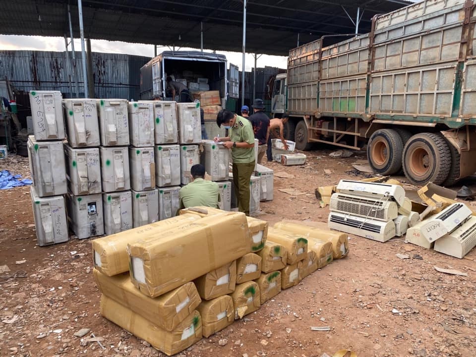 Phat hien kho trung chuyen dien lanh nhap lau da qua su dung hinh anh