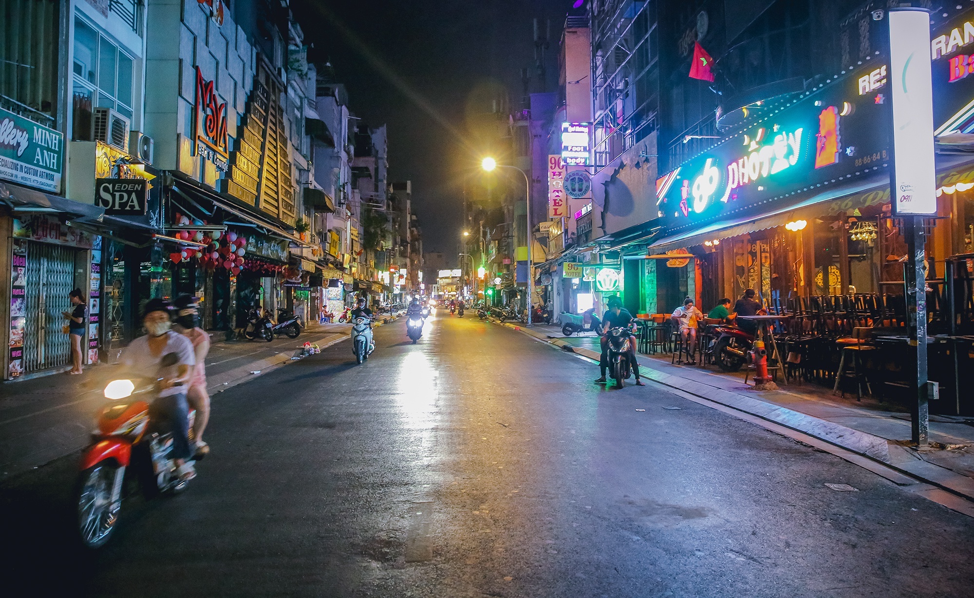 Quan bar tai TP.HCM duoc hoat dong tro lai anh 1