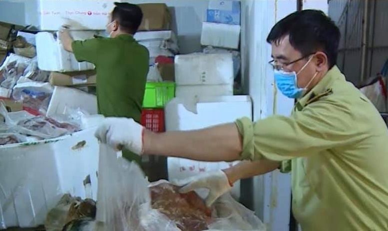 Nhap lau hon 6 tan thit dong lanh o Ha Noi hinh anh